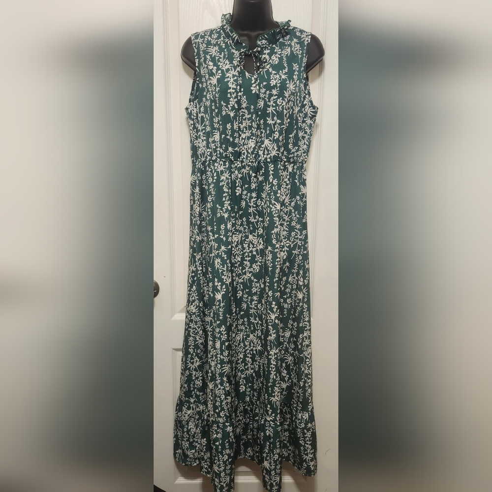 C&Z Elegant Green Floral Maxi Dress Size Medium NWT
